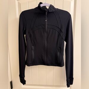 NEW LULULEMON Women's Black Jacket - cropped. Size 6.
